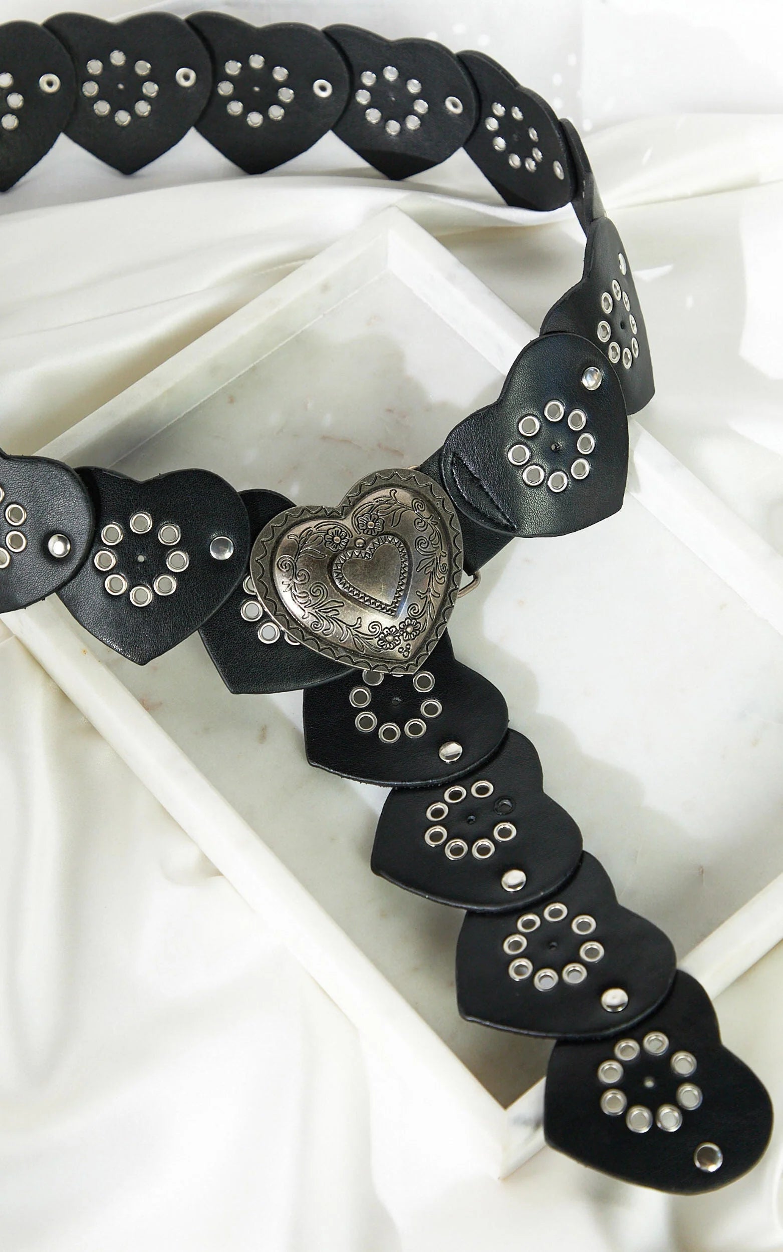 Xandy Belt - Heart Chunky Statement Belt in Black